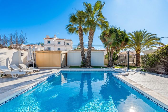 Image No.1-5 Bed Villa for sale