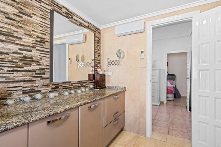 Image No.23-5 Bed Villa for sale