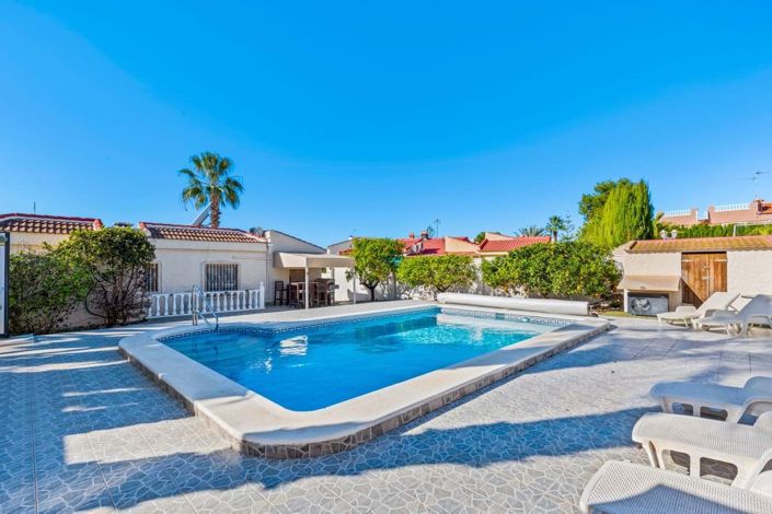 Image No.42-5 Bed Villa for sale