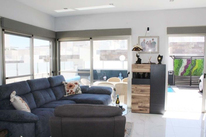 Image No.4-Villa de 4 chambres à vendre à Orihuela Costa