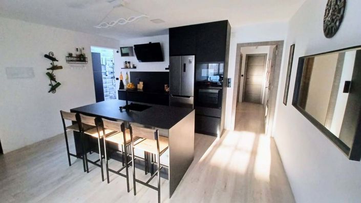 Image No.10-3 Bed Apartment for sale