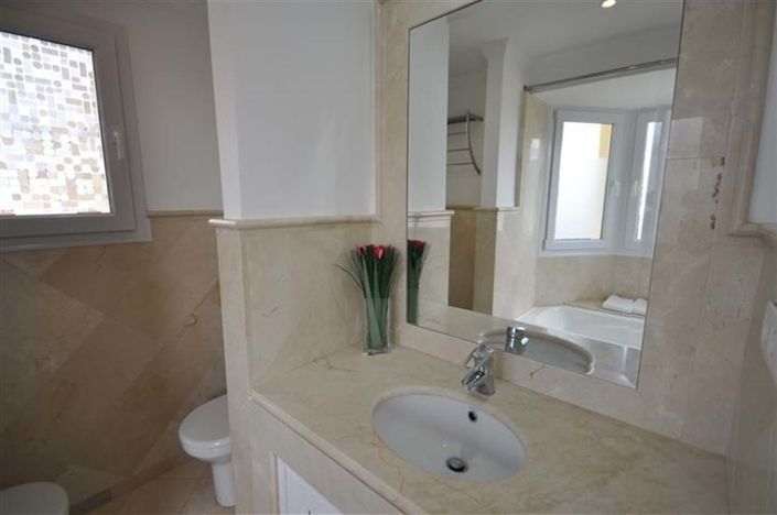 Image No.21-3 Bed Apartment for sale