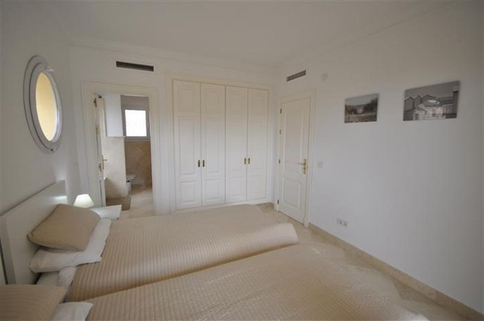 Image No.23-3 Bed Apartment for sale