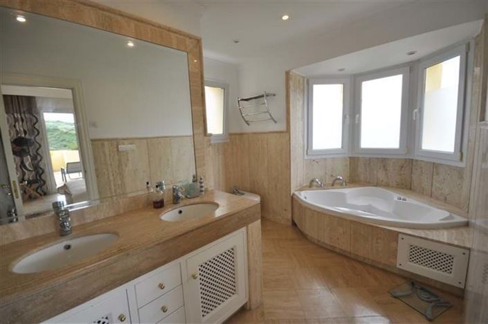 Image No.30-3 Bed Apartment for sale