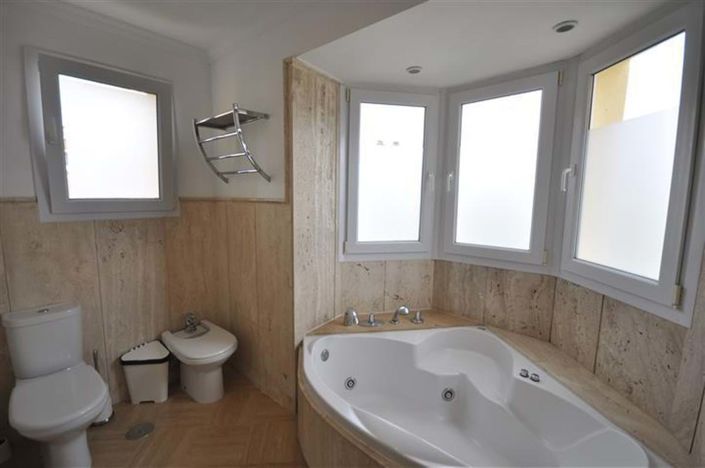 Image No.32-3 Bed Apartment for sale