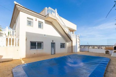 5 Bed Villa for sale