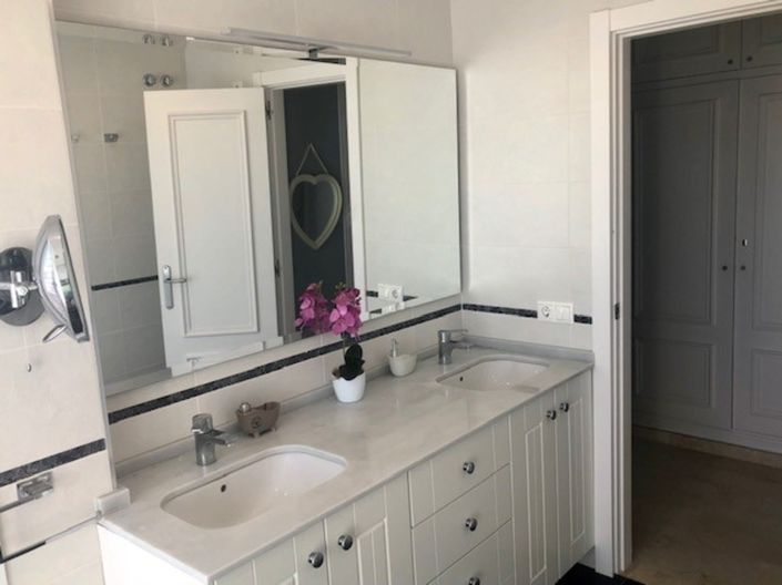 Image No.14-3 Bed Townhouse for sale