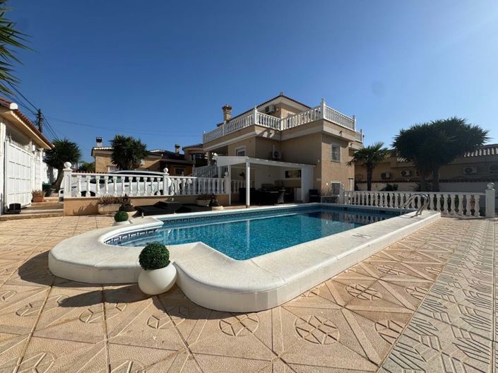 Image No.1-4 Bed Villa for sale