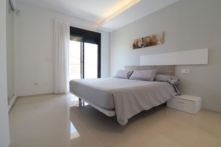 Image No.10-4 Bed Semi-Detached for sale