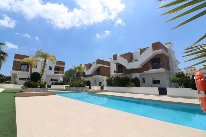 Image No.33-4 Bed Semi-Detached for sale