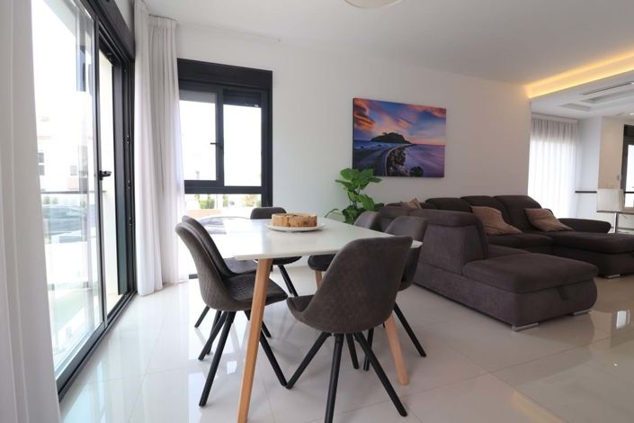 Image No.7-4 Bed Semi-Detached for sale