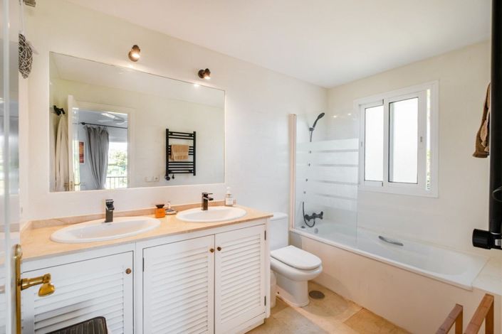 Image No.15-3 Bed Apartment for sale