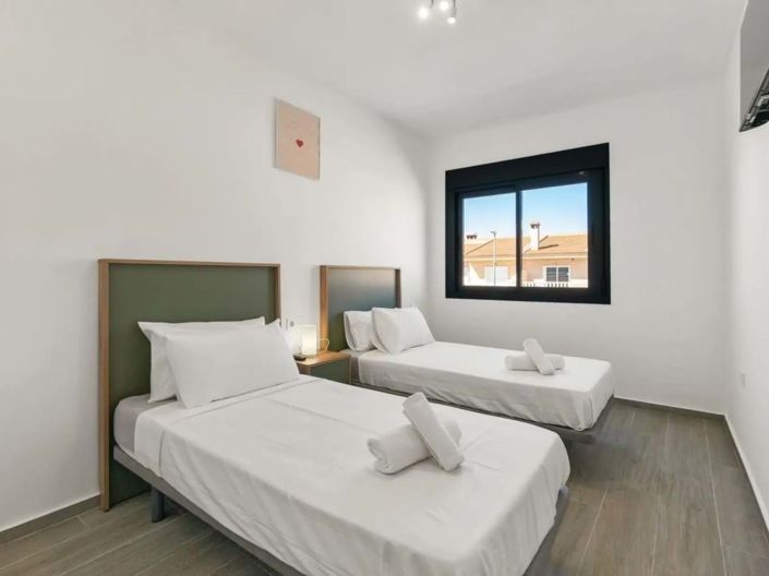 Image No.12-3 Bed Townhouse for sale