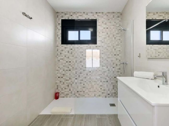 Image No.16-3 Bed Townhouse for sale