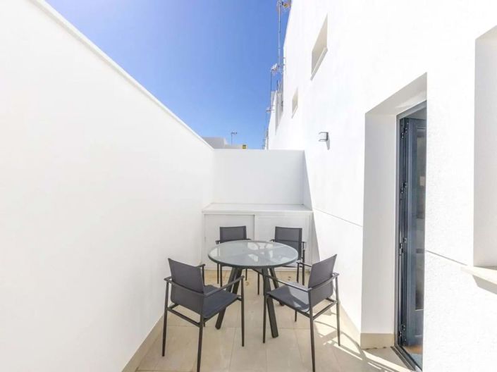 Image No.22-3 Bed Townhouse for sale