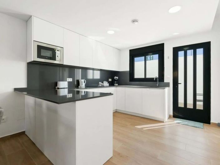 Image No.3-3 Bed Townhouse for sale