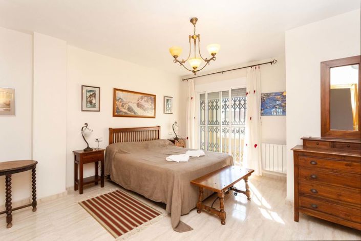 Image No.16-3 Bed Townhouse for sale