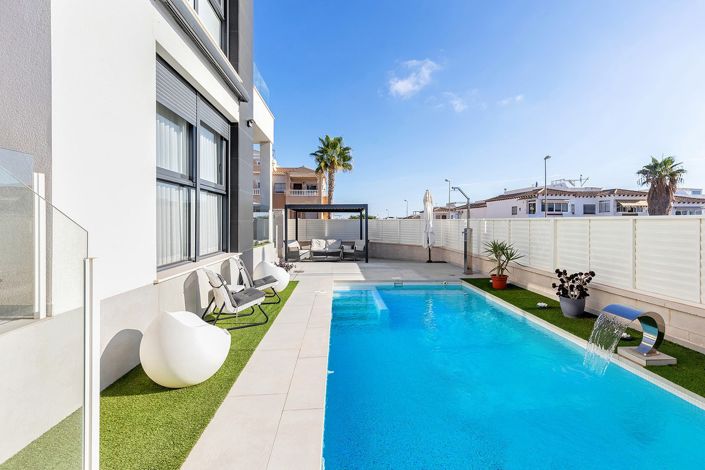 Image No.1-2 Bed Villa for sale