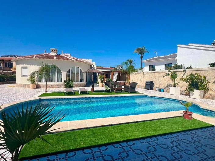 Image No.1-Villa de 4 chambres à vendre à Ciudad Quesada
