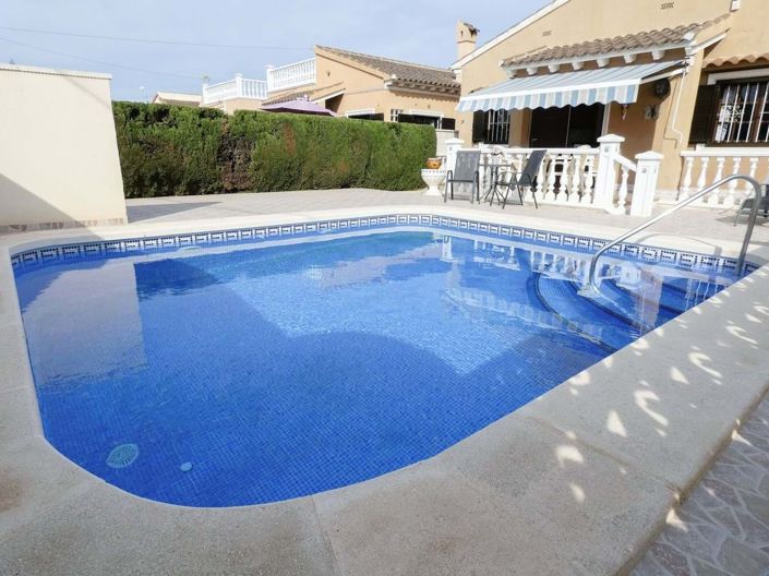 Image No.2-Villa de 2 chambres à vendre à Orihuela Costa