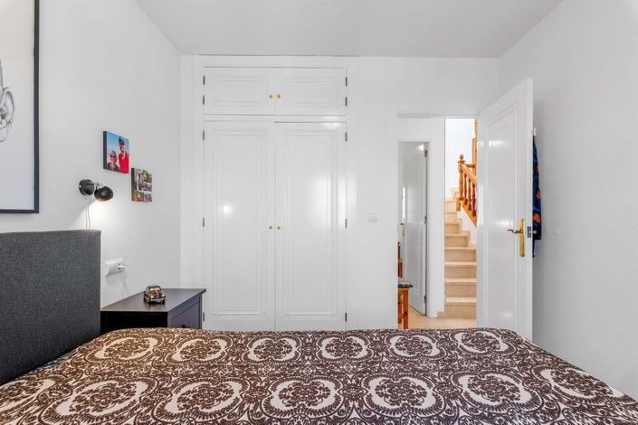 Image No.12-2 Bed Townhouse for sale