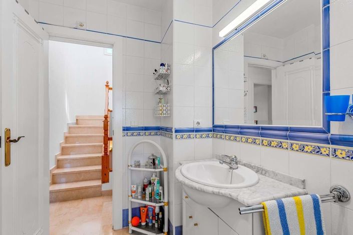 Image No.16-2 Bed Townhouse for sale