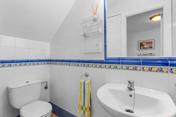 Image No.17-2 Bed Townhouse for sale