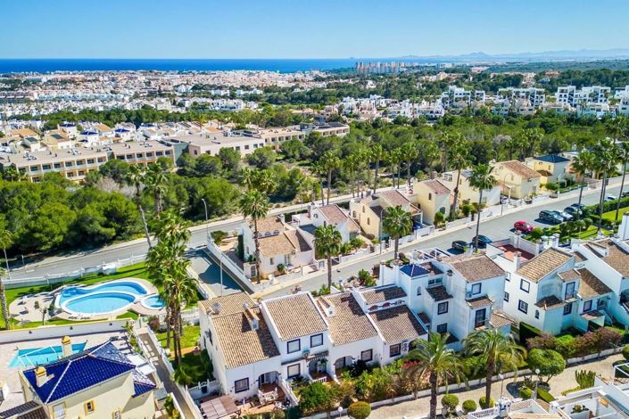 Image No.32-2 Bed Townhouse for sale