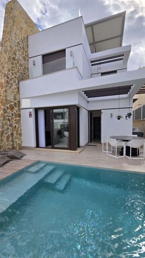 Image No.14-3 Bed Semi-Detached for sale