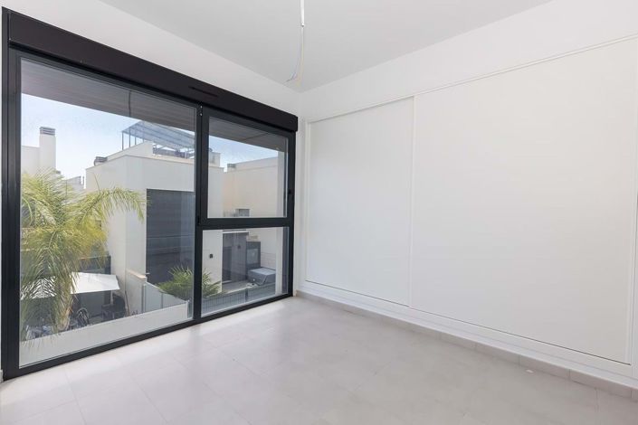 Image No.14-3 Bed Villa for sale