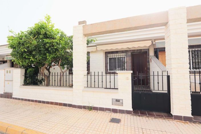 Image No.1-4 Bed Townhouse for sale