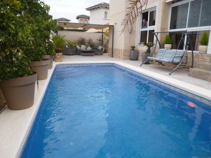 Image No.1-4 Bed Villa for sale