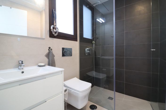 Image No.13-3 Bed Townhouse for sale