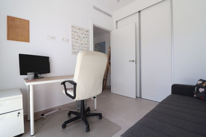 Image No.19-3 Bed Townhouse for sale