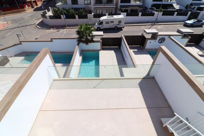 Image No.28-3 Bed Townhouse for sale