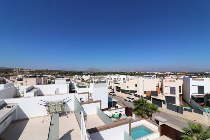 Image No.29-3 Bed Townhouse for sale