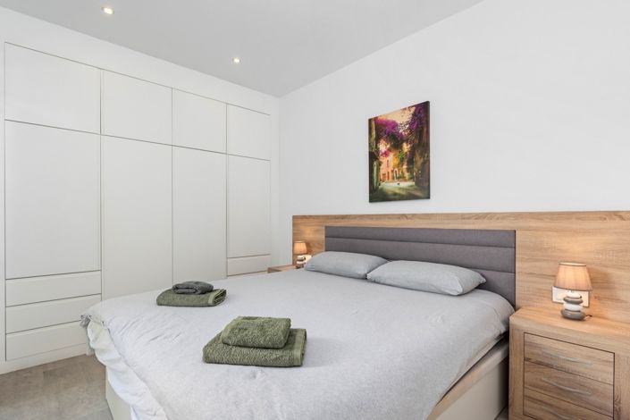 Image No.13-3 Bed Townhouse for sale