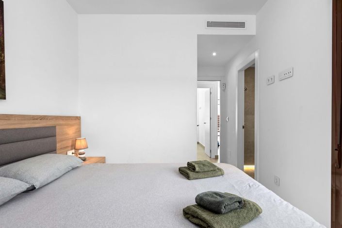 Image No.14-3 Bed Townhouse for sale