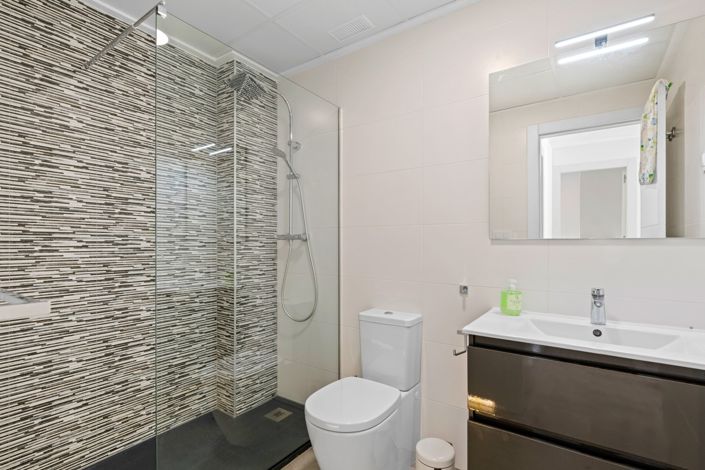 Image No.15-3 Bed Townhouse for sale