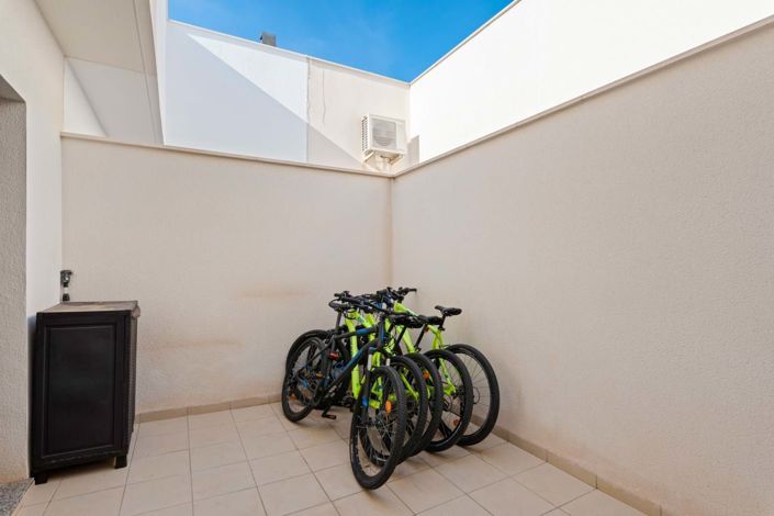 Image No.20-3 Bed Townhouse for sale