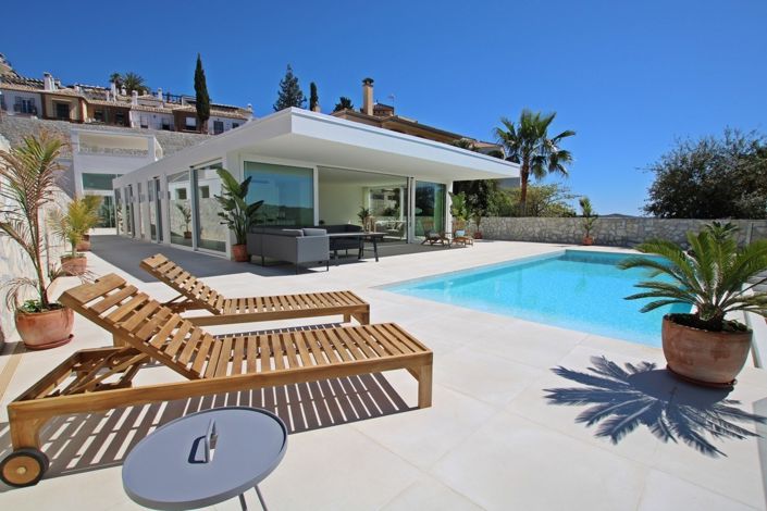 Image No.1-4 Bed Villa for sale