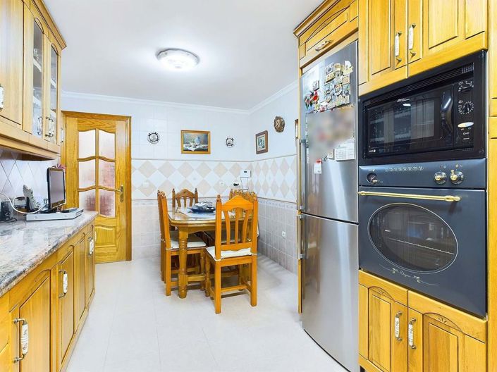 Image No.6-2 Bed Townhouse for sale