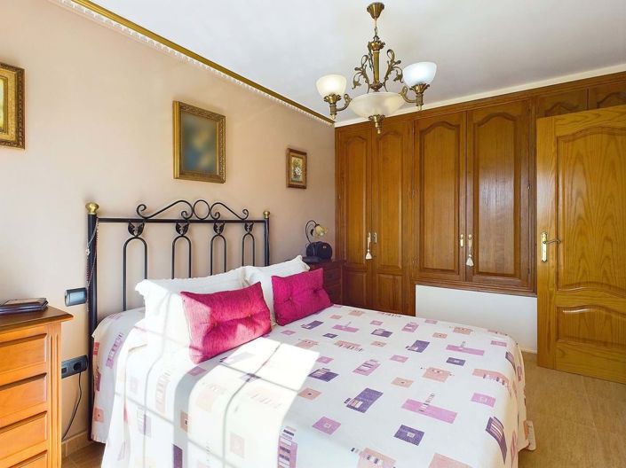 Image No.8-2 Bed Townhouse for sale