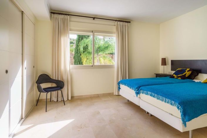 Image No.12-2 Bed Townhouse for sale