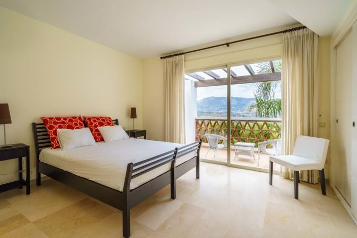 Image No.16-2 Bed Townhouse for sale