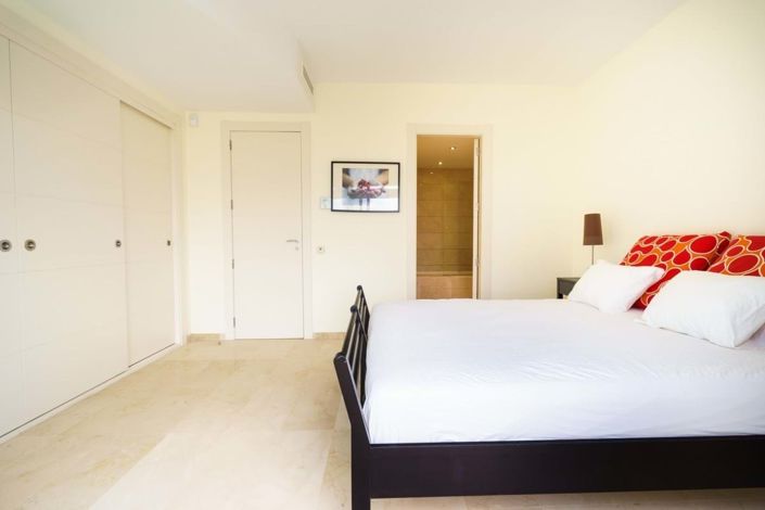 Image No.18-2 Bed Townhouse for sale