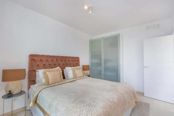 Image No.18-3 Bed Apartment for sale