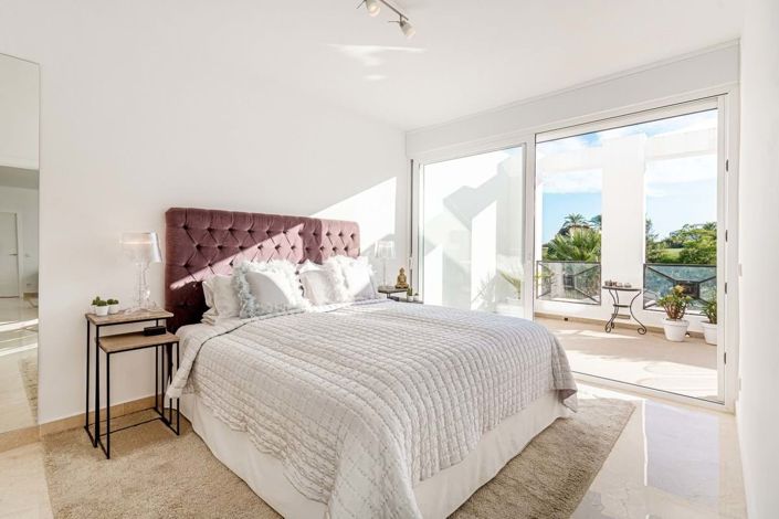 Image No.21-3 Bed Apartment for sale