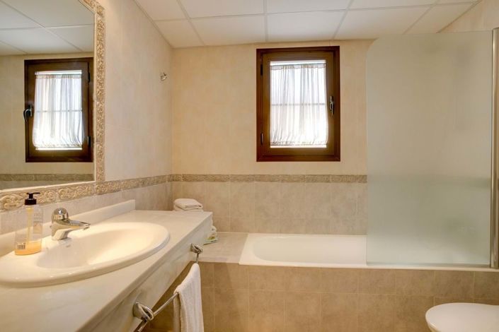 Image No.16-2 Bed Apartment for sale