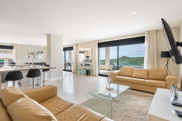 Image No.1-4 Bed Apartment for sale